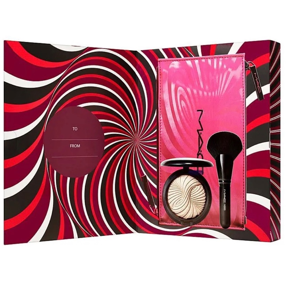 New never opened A limited-edition highlighter kit from MAC cosmetics.